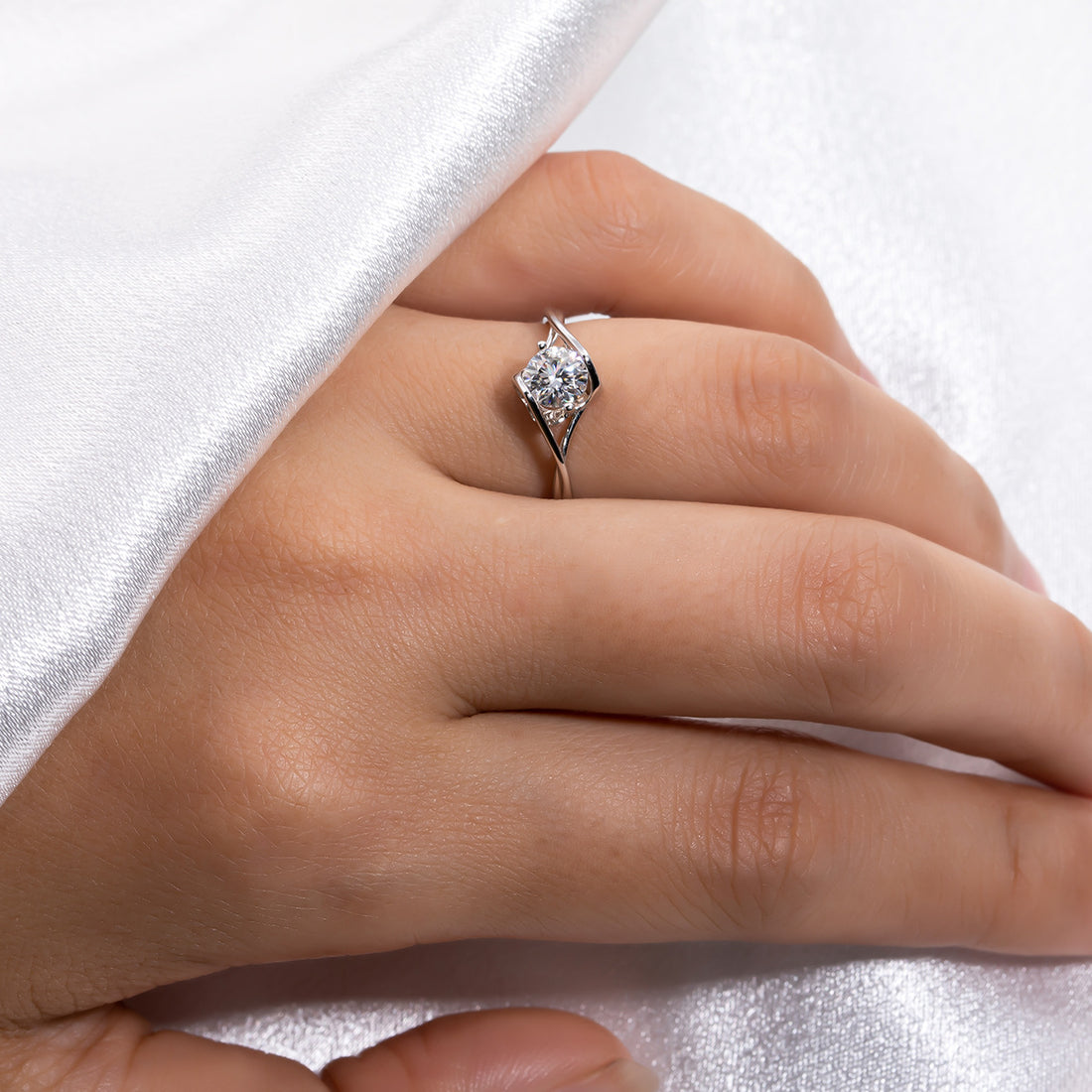 [#M220]S925 0.5 Carat Angel's Kiss Round Brilliant Moissanite Engagement Rings「S925」