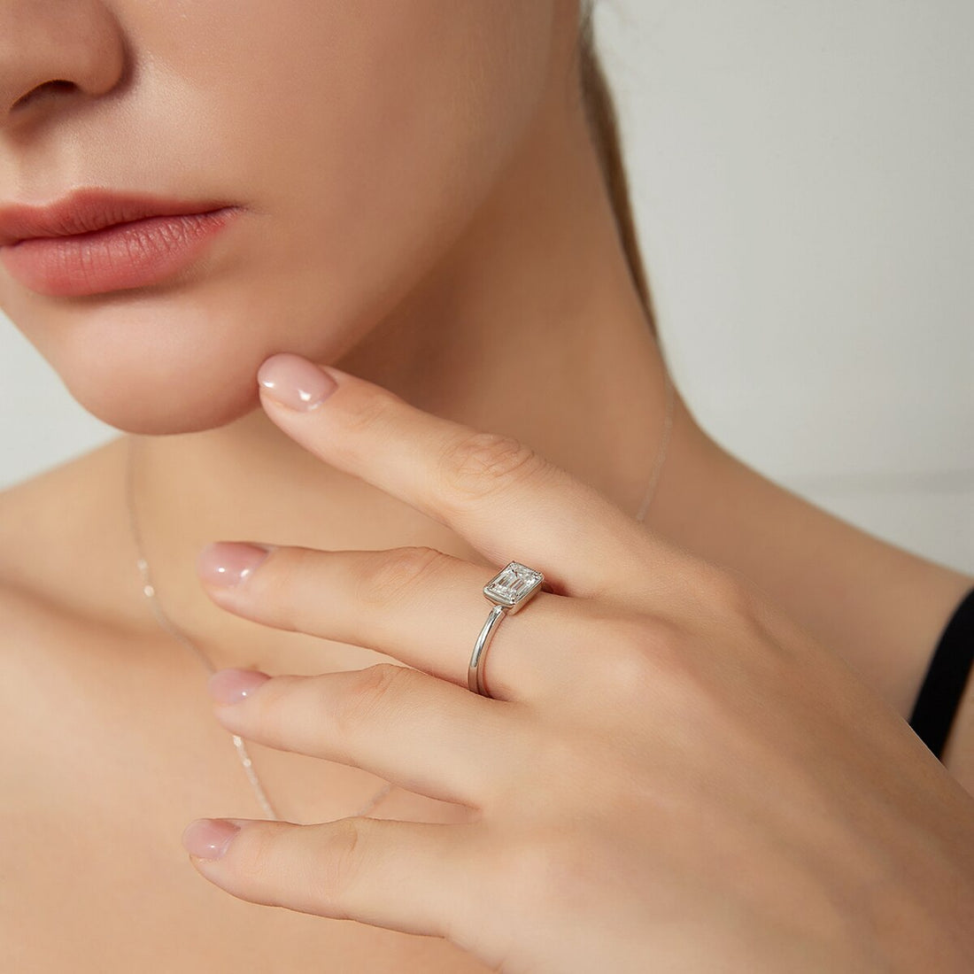 [#M249]"Esmeralda" Emerald Cut Ring
